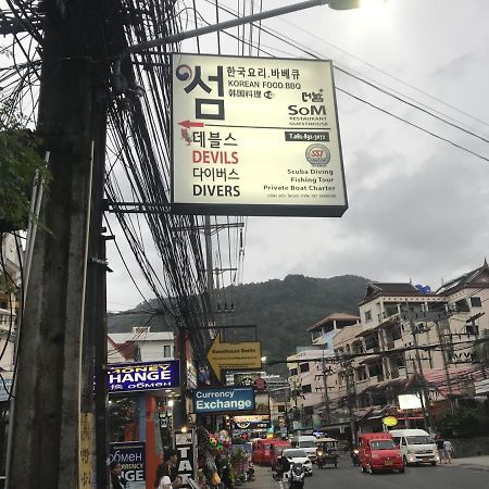 Som Guesthouse Patong Esterno foto