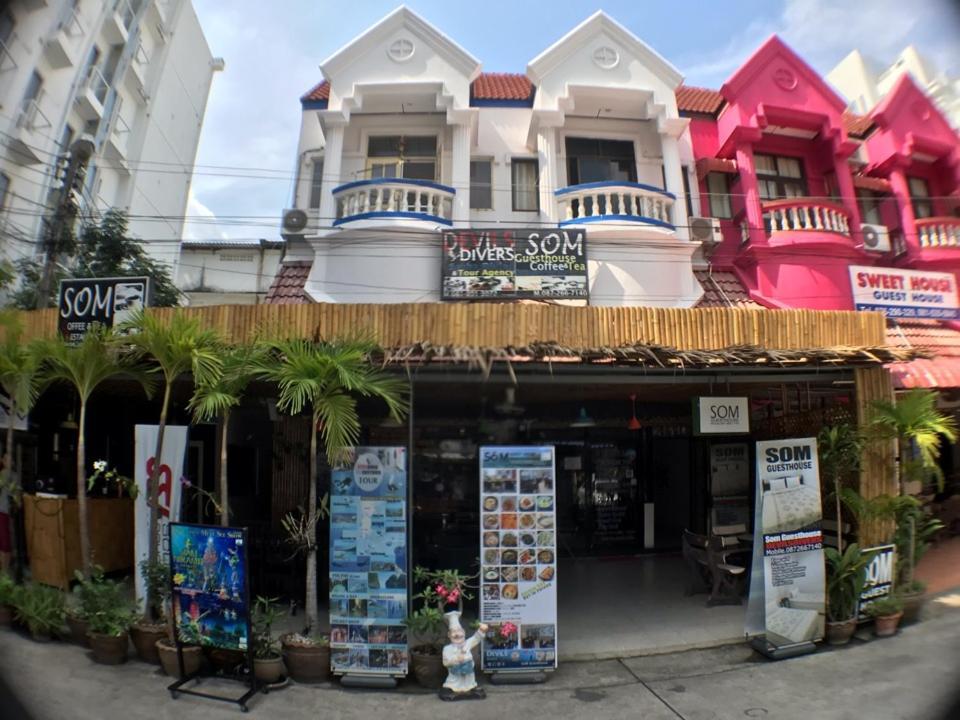 Som Guesthouse Patong Esterno foto