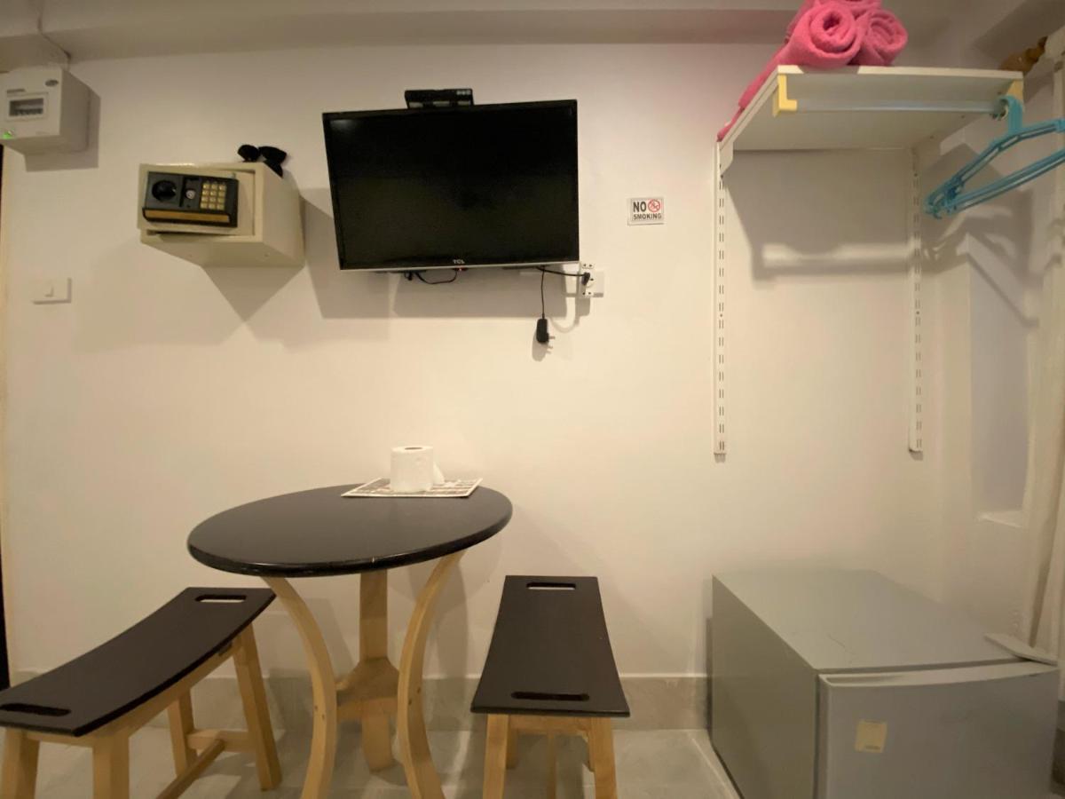 Som Guesthouse Patong Esterno foto
