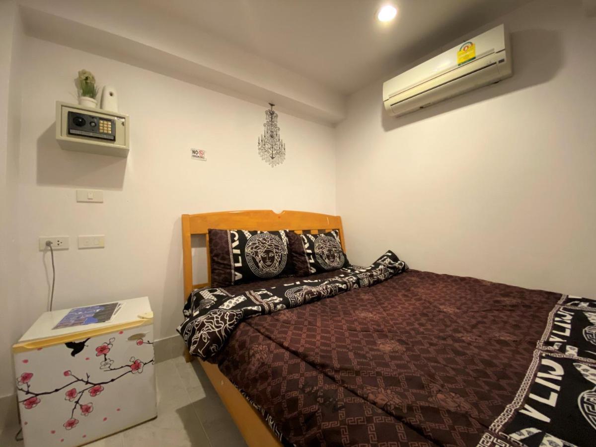 Som Guesthouse Patong Esterno foto