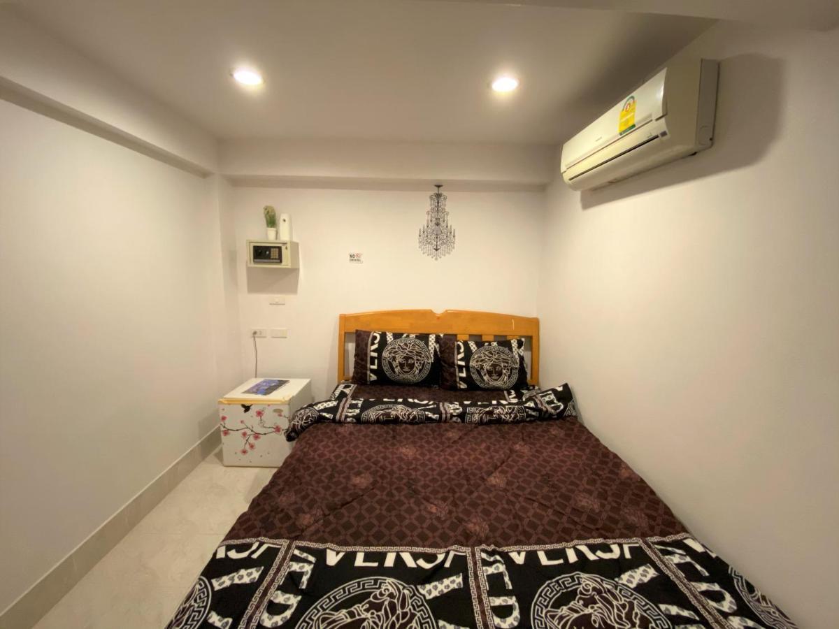 Som Guesthouse Patong Esterno foto