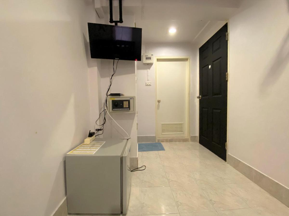 Som Guesthouse Patong Esterno foto