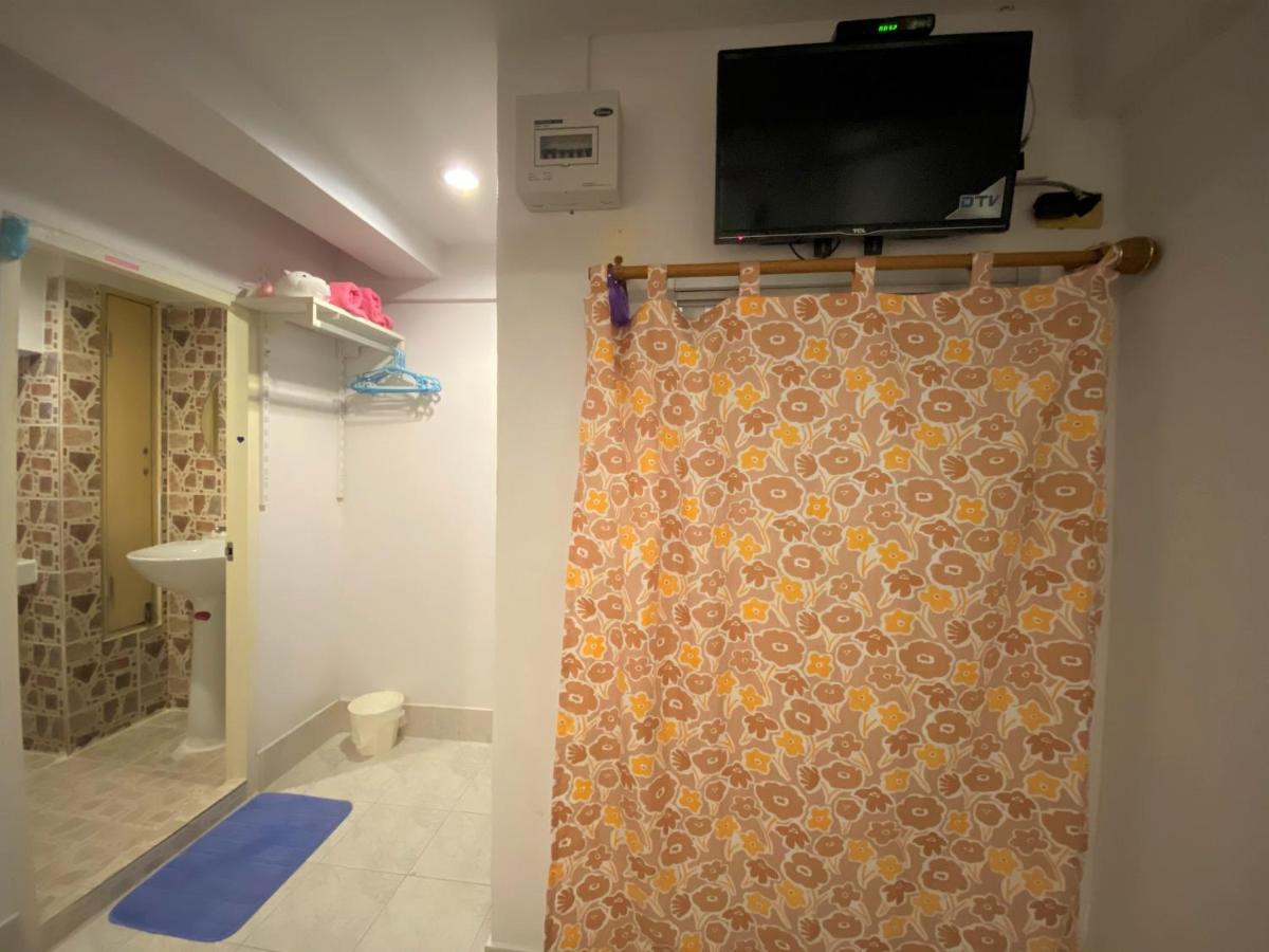 Som Guesthouse Patong Esterno foto