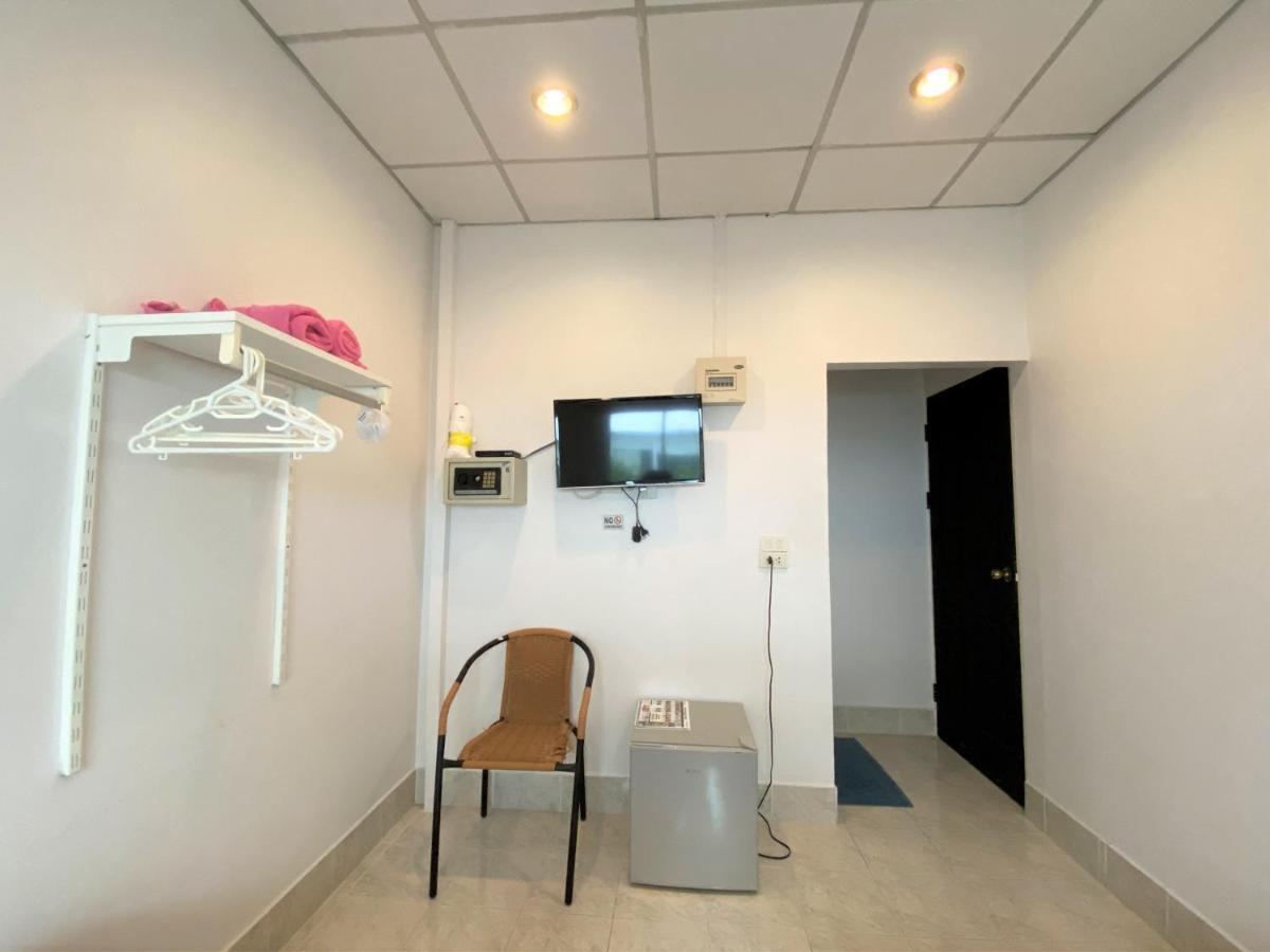 Som Guesthouse Patong Esterno foto