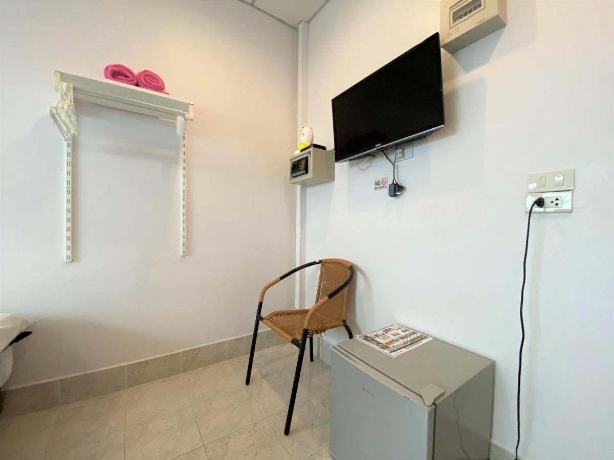 Som Guesthouse Patong Esterno foto