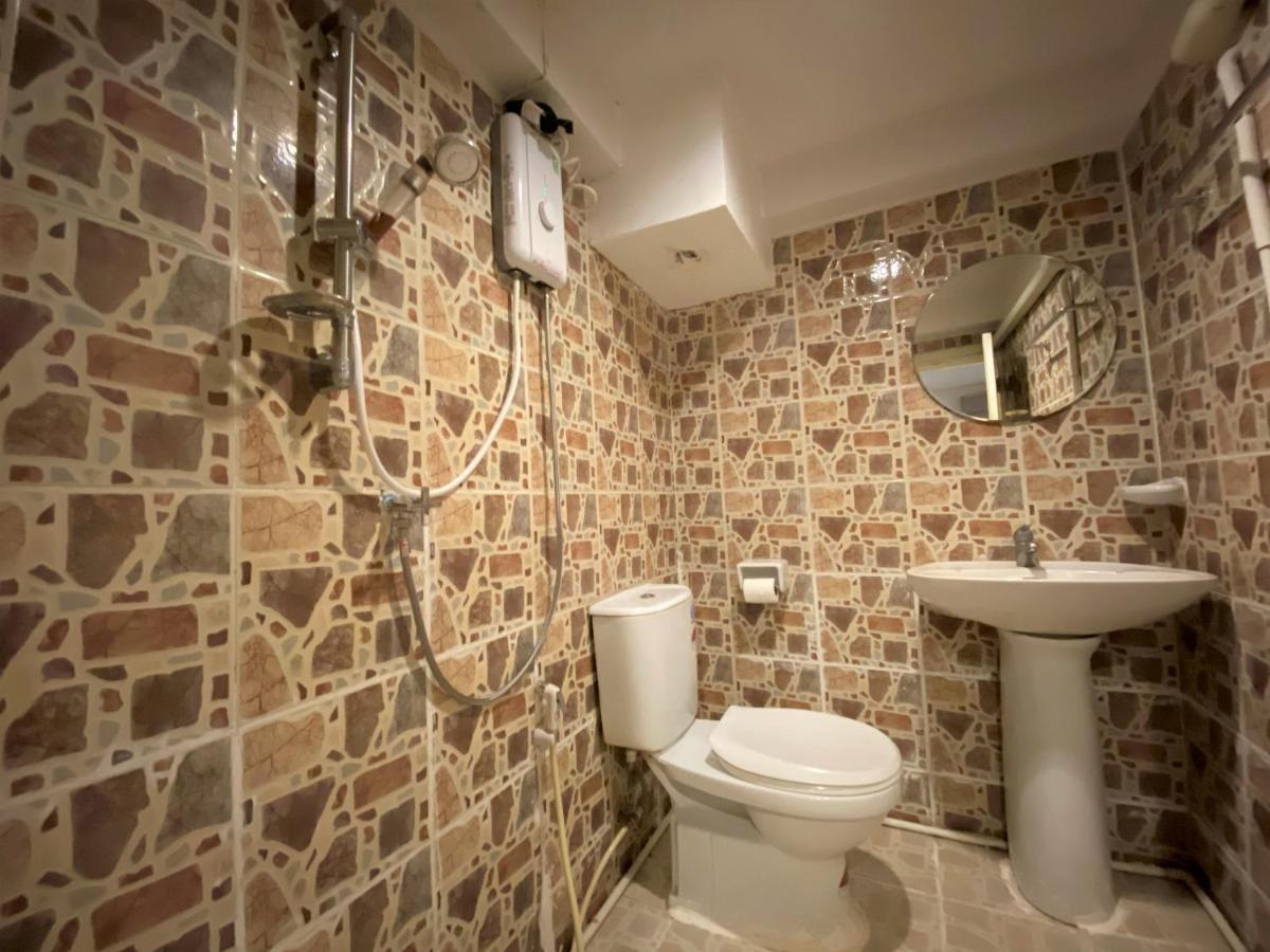 Som Guesthouse Patong Esterno foto