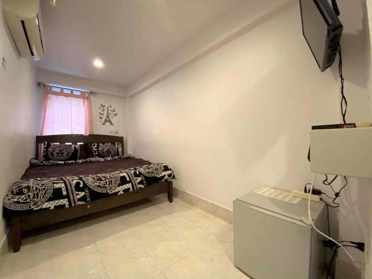 Som Guesthouse Patong Esterno foto