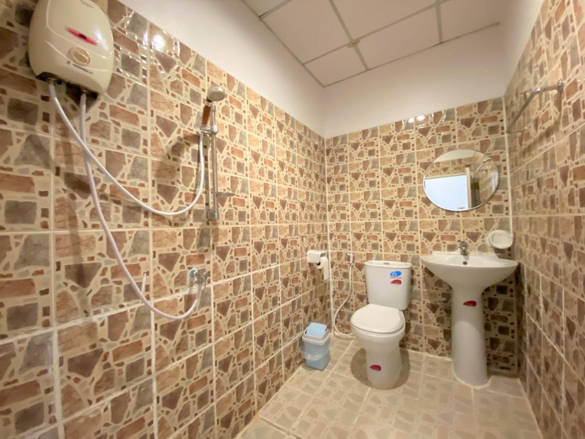 Som Guesthouse Patong Esterno foto