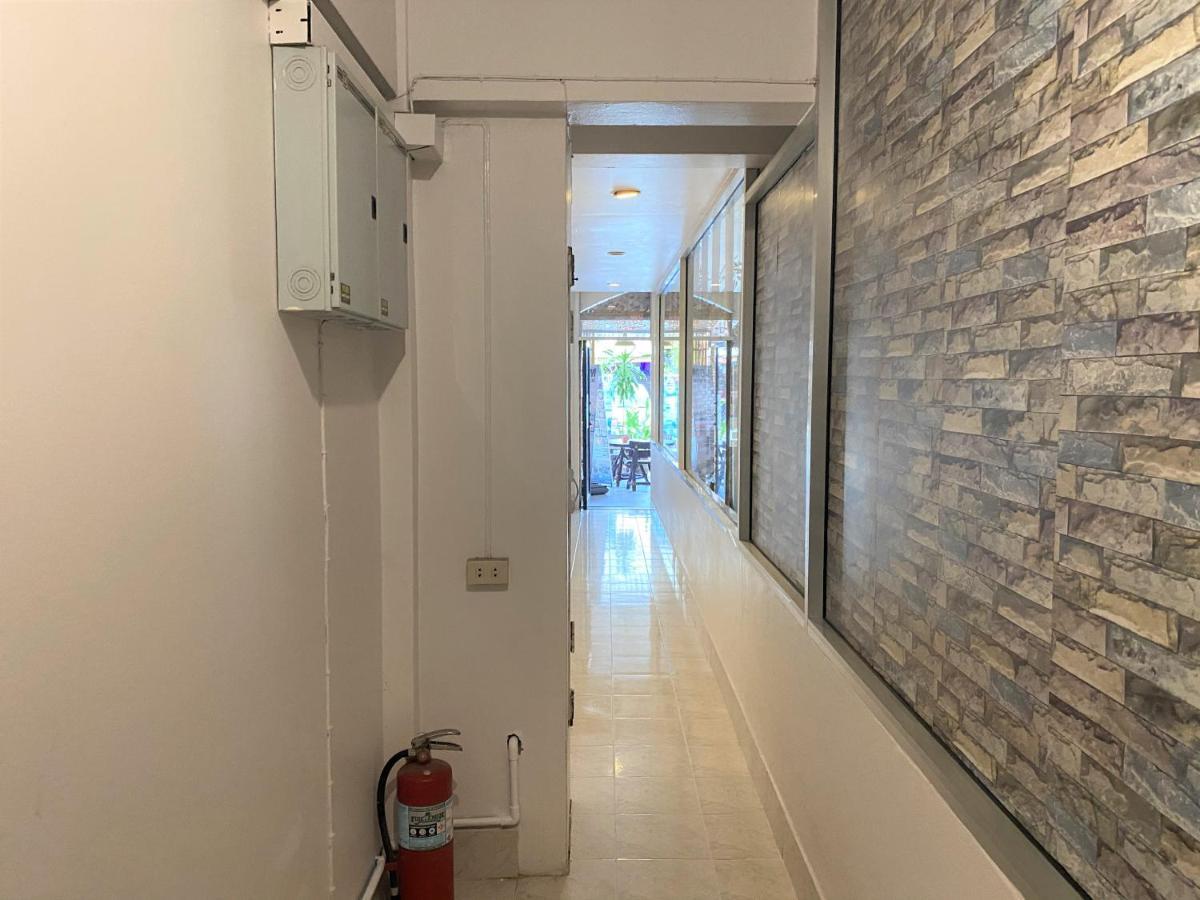 Som Guesthouse Patong Esterno foto