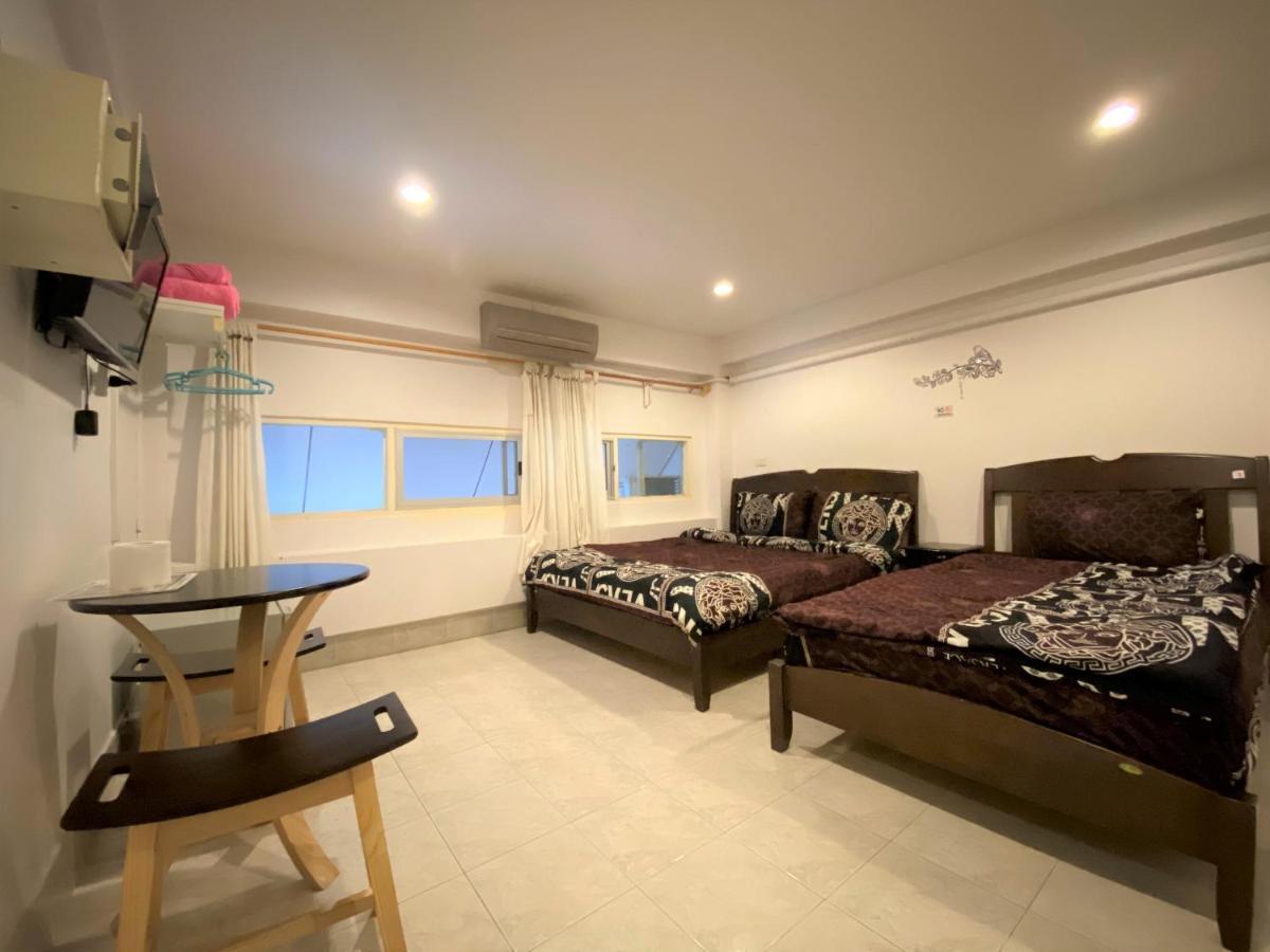 Som Guesthouse Patong Esterno foto