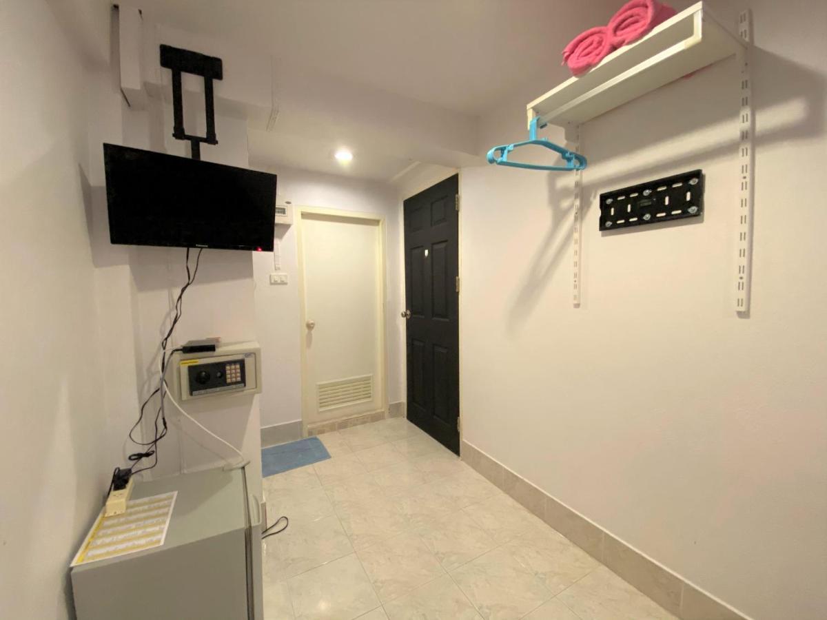 Som Guesthouse Patong Esterno foto