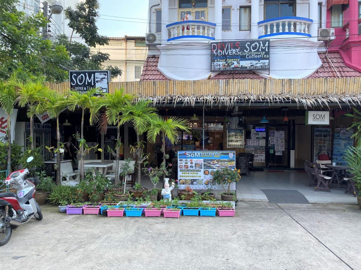 Som Guesthouse Patong Esterno foto